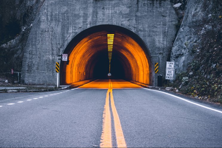 Verkeerd door een tunnel