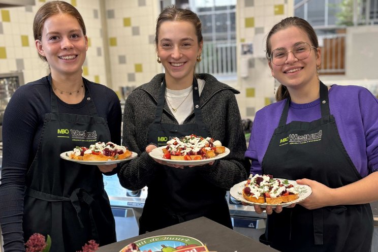 Studenten en Boeregoed lanceren kerstbuurtbox