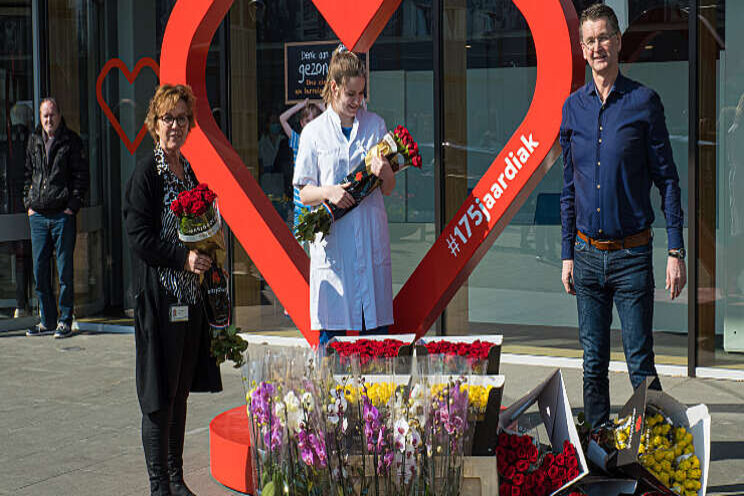 AgroEnergy met bloemen en planten het land in